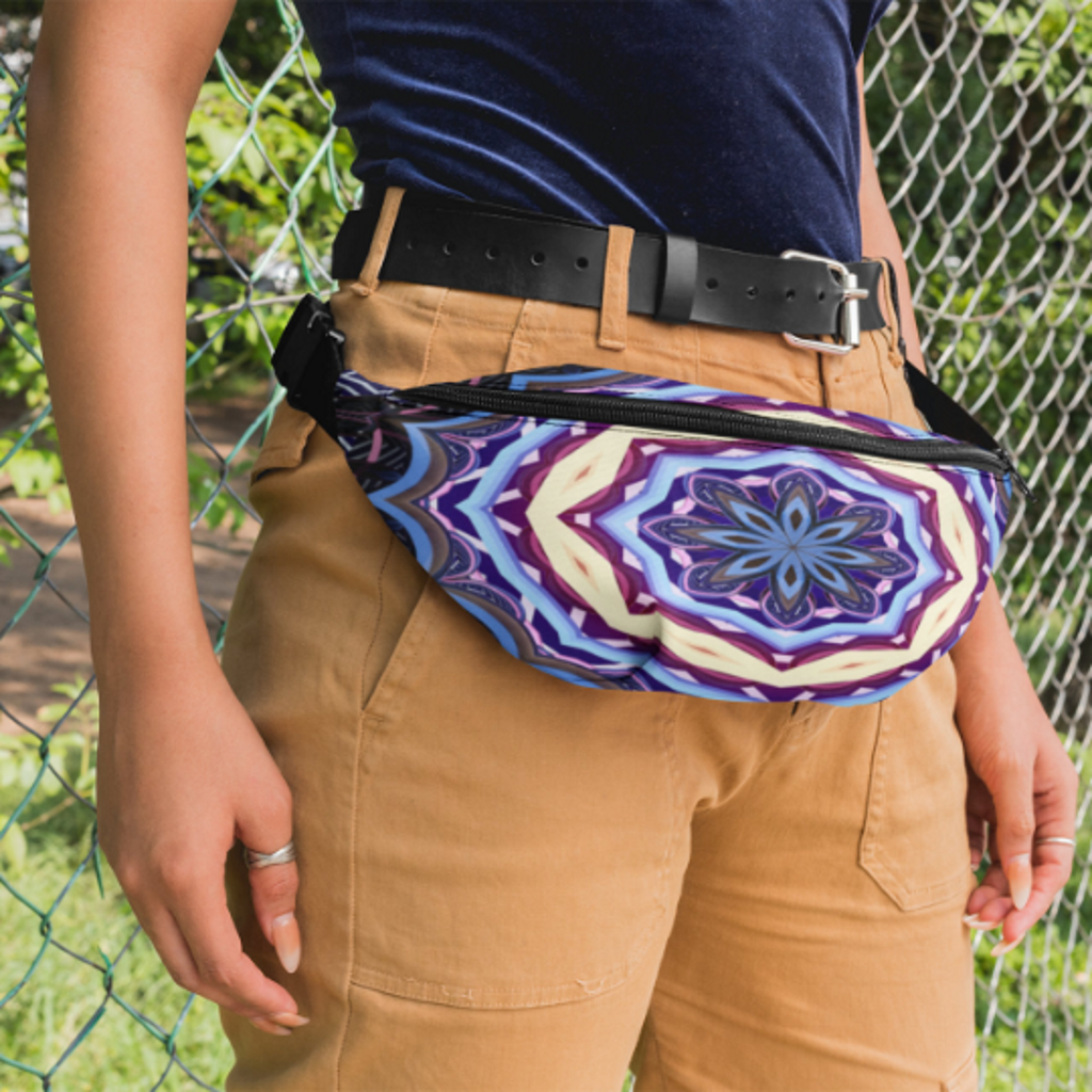 WOMAN WEARING WATERPROOF FANNY PACK